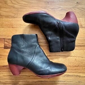 Camper Lila Black Leather Ankle Boots with Red Heel - Women 39 8.5 US